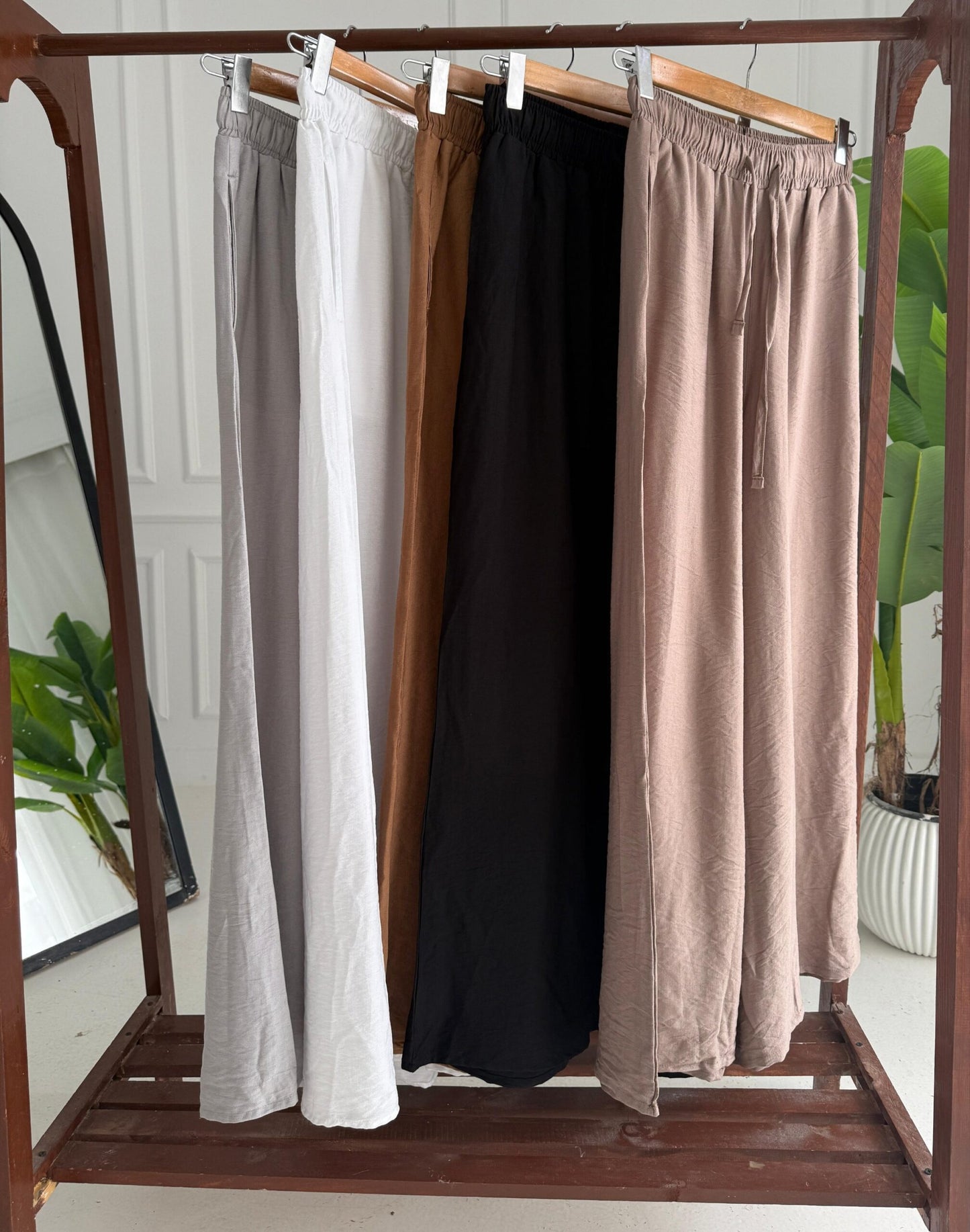 New Wide Leg Pants - Black - Amenaa