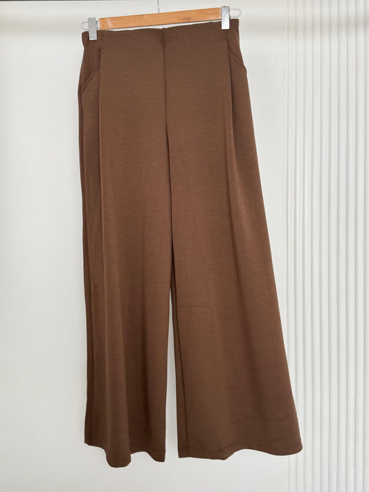 Amenaa Jersey Pants 08/10/4031 shown in black with elastic waistband and relaxed fit, suitable for casual or athletic wear.