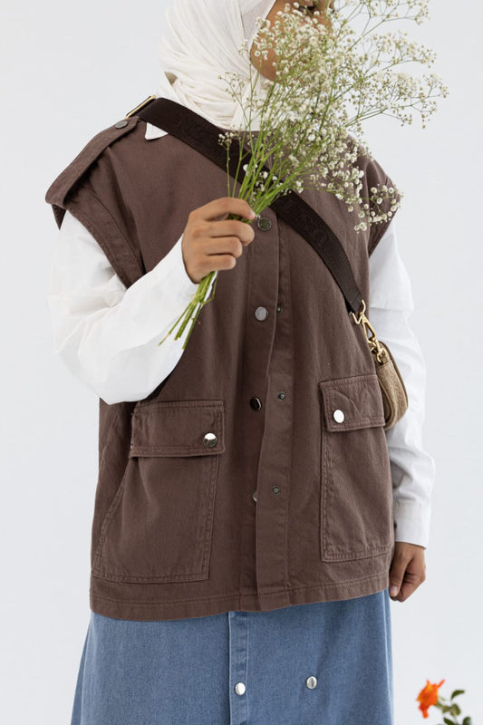 Amenaa new gabardine vest in classic style with tailored fit, featuring a smooth fabric and structured design.