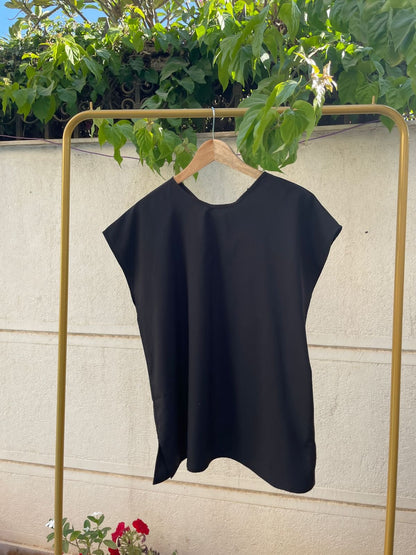 Short Basic Top - Black - Amenaa