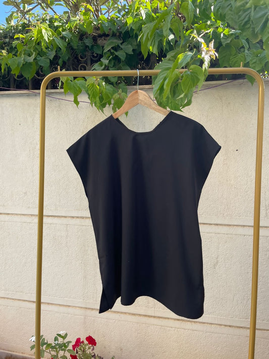 Short Basic Top - Black - Amenaa
