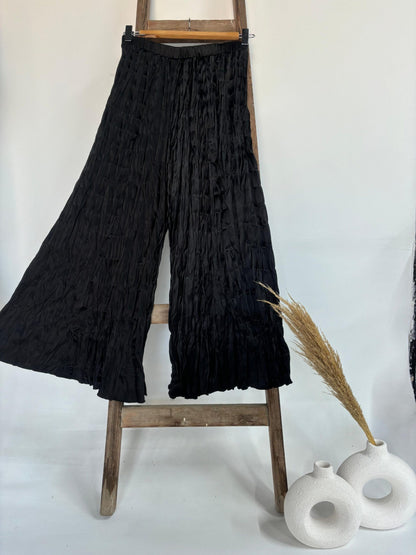 Crushed Pants - Black. - Amenaa