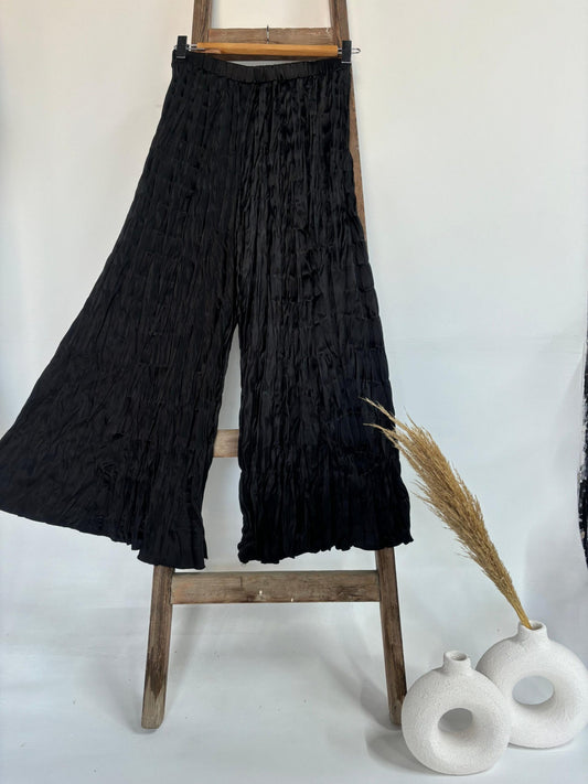 Crushed Pants - Black. - Amenaa