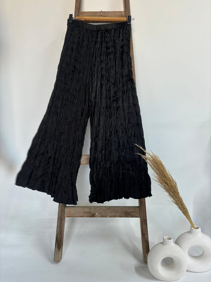 Crushed Pants - Black. - Amenaa