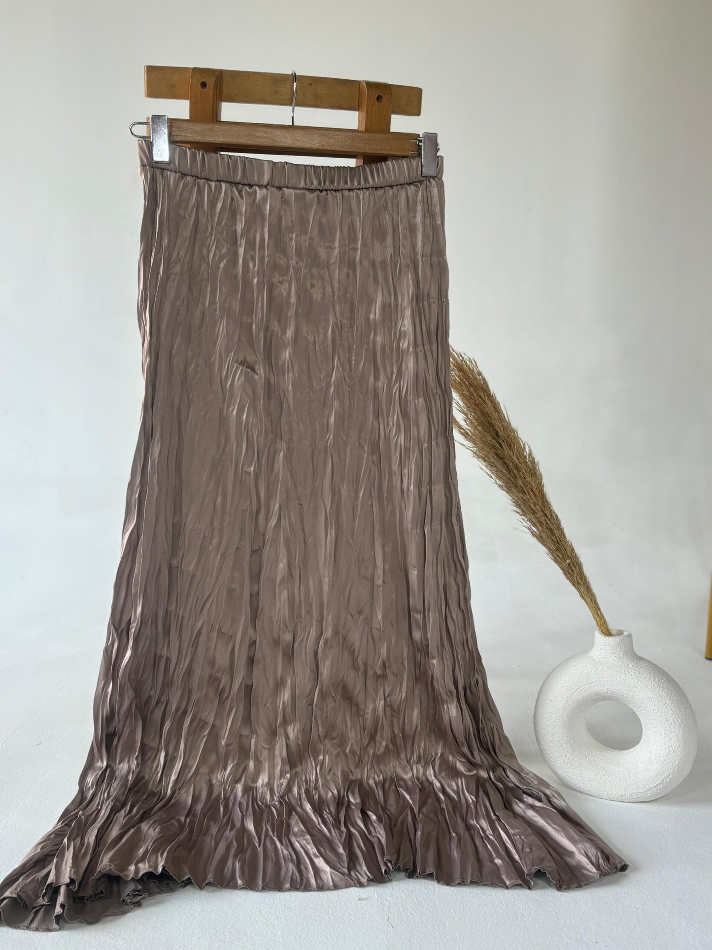 Crushed Skirt - Beige - Amenaa