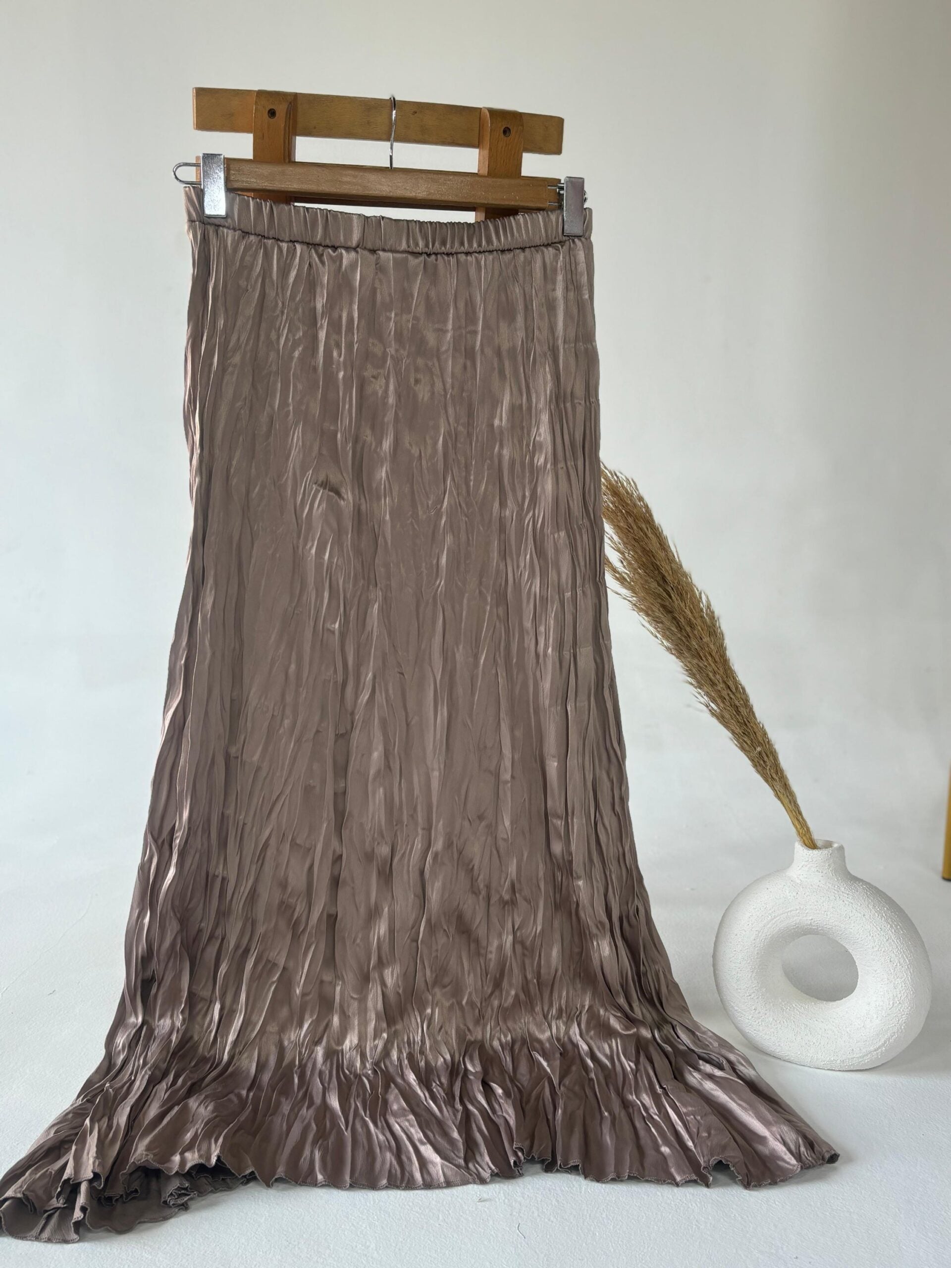 Crushed Skirt - Beige - Amenaa