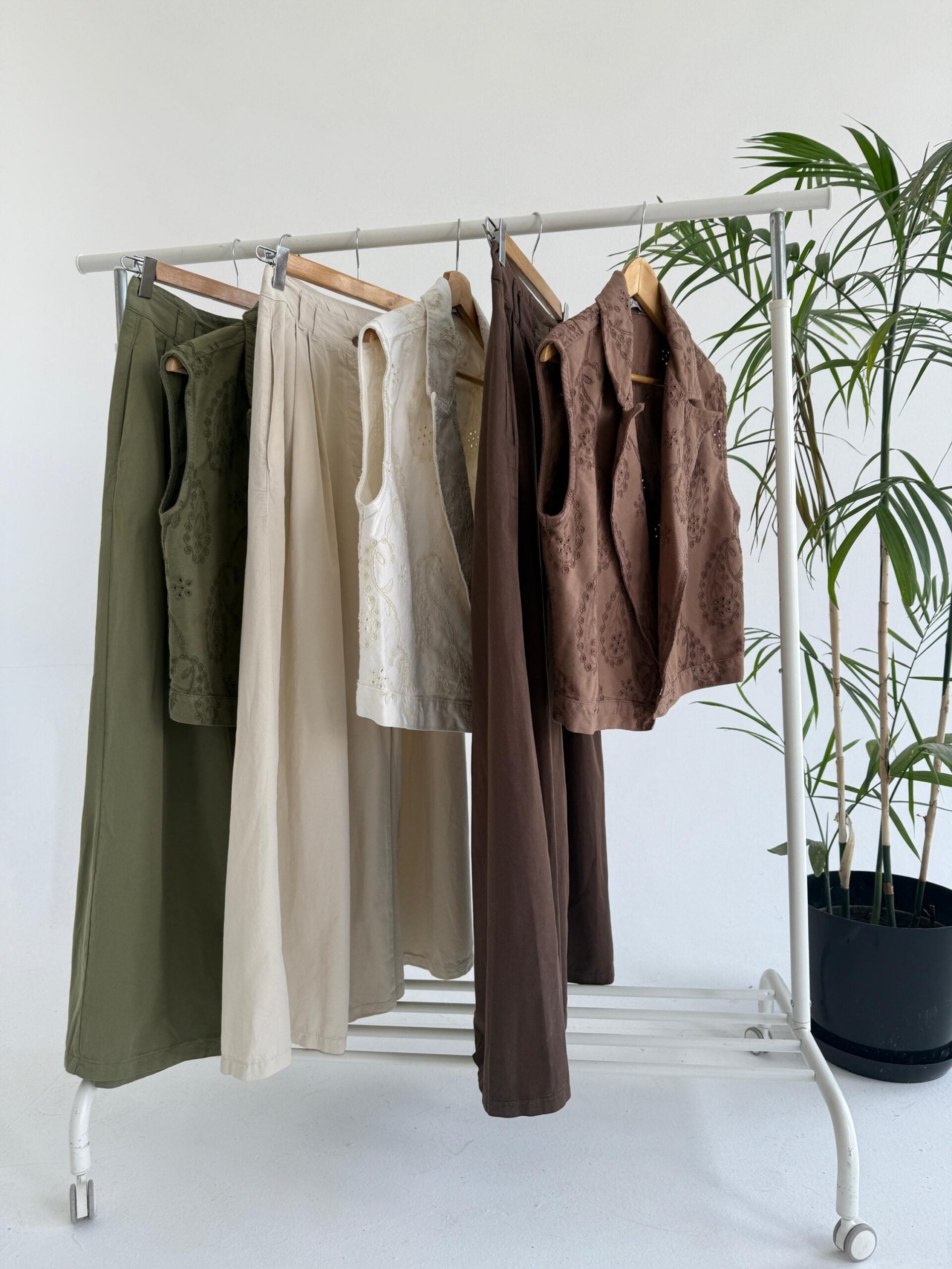 Gabardine Wide Leg Pants - Olive - Amenaa