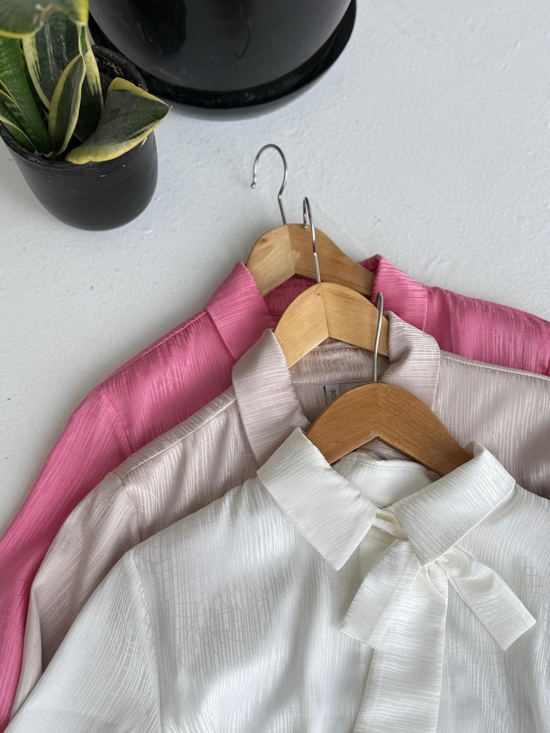 Simple Blouse - Pink - Amenaa