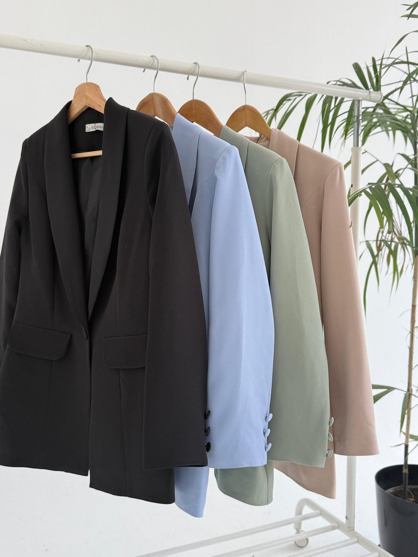 Classic Blazer - Black - Amenaa