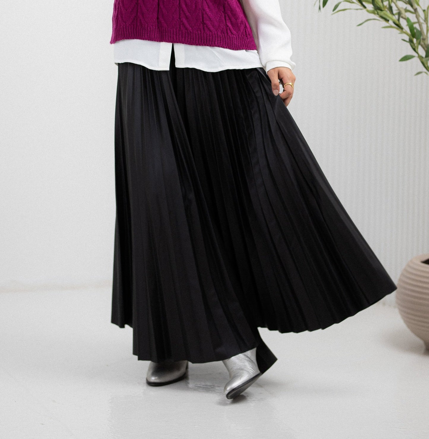 Leather Pleated Skirt - Black - Amenaa