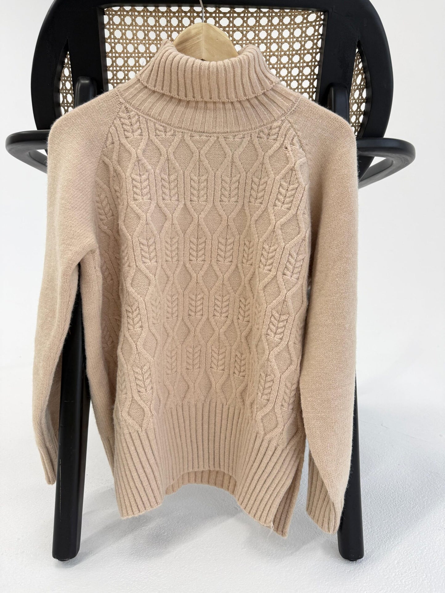 High Nick Pullover - Amenaa