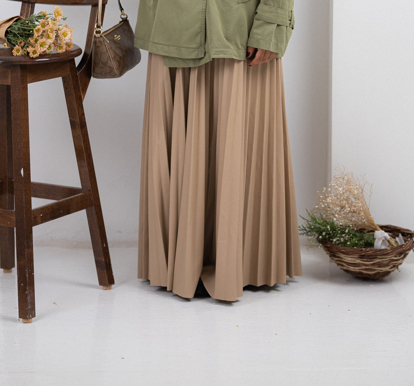 Leather Pleated Skirt - Beige - Amenaa