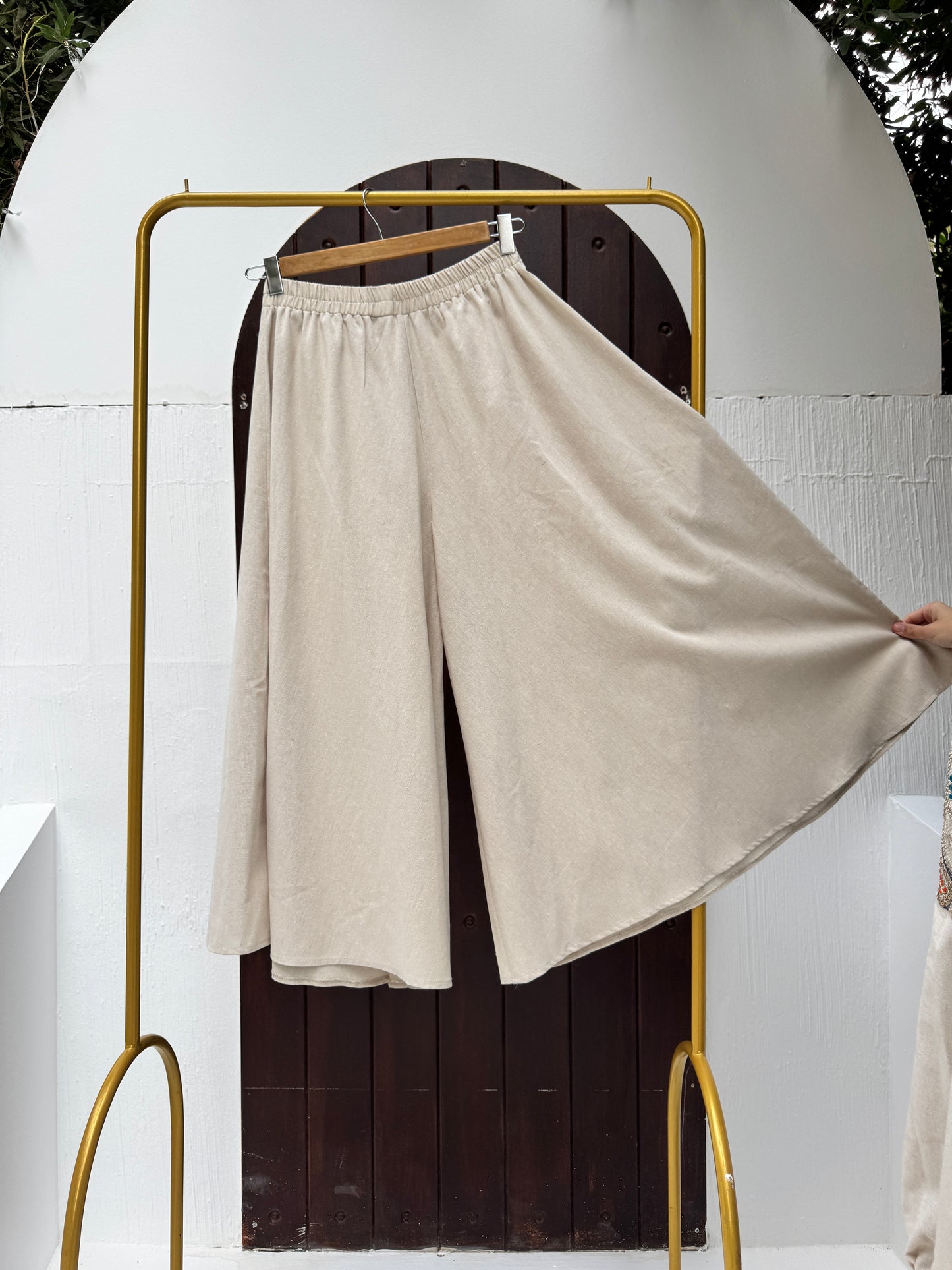 Amenaa Jupe Pantalon with a stylish, flowy design, featuring a high waist and comfortable fit, shown in the product image.