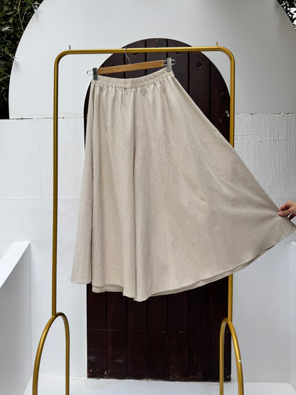 Amenaa Jupe Pantalon showing a stylish skirt-pants hybrid with a tailored fit and modern design, in a neutral fabric.