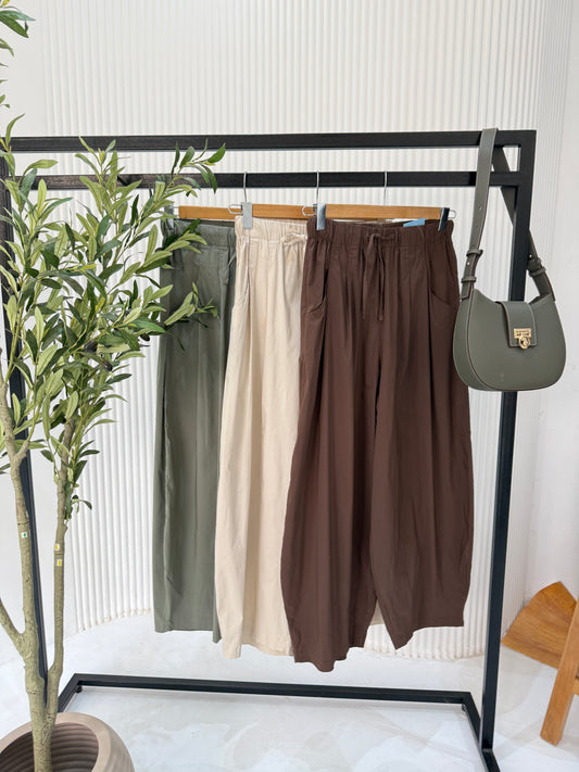 Amenaa balloon pants in soft fabric with a relaxed fit, high waist, and gathered cuffs, perfect for casual or stylish wear.