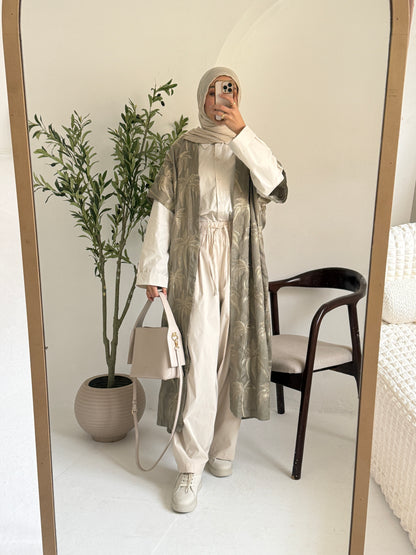 Amenaa balloon pants in soft fabric with a relaxed fit, featuring a high waist and gathered ankle cuffs.