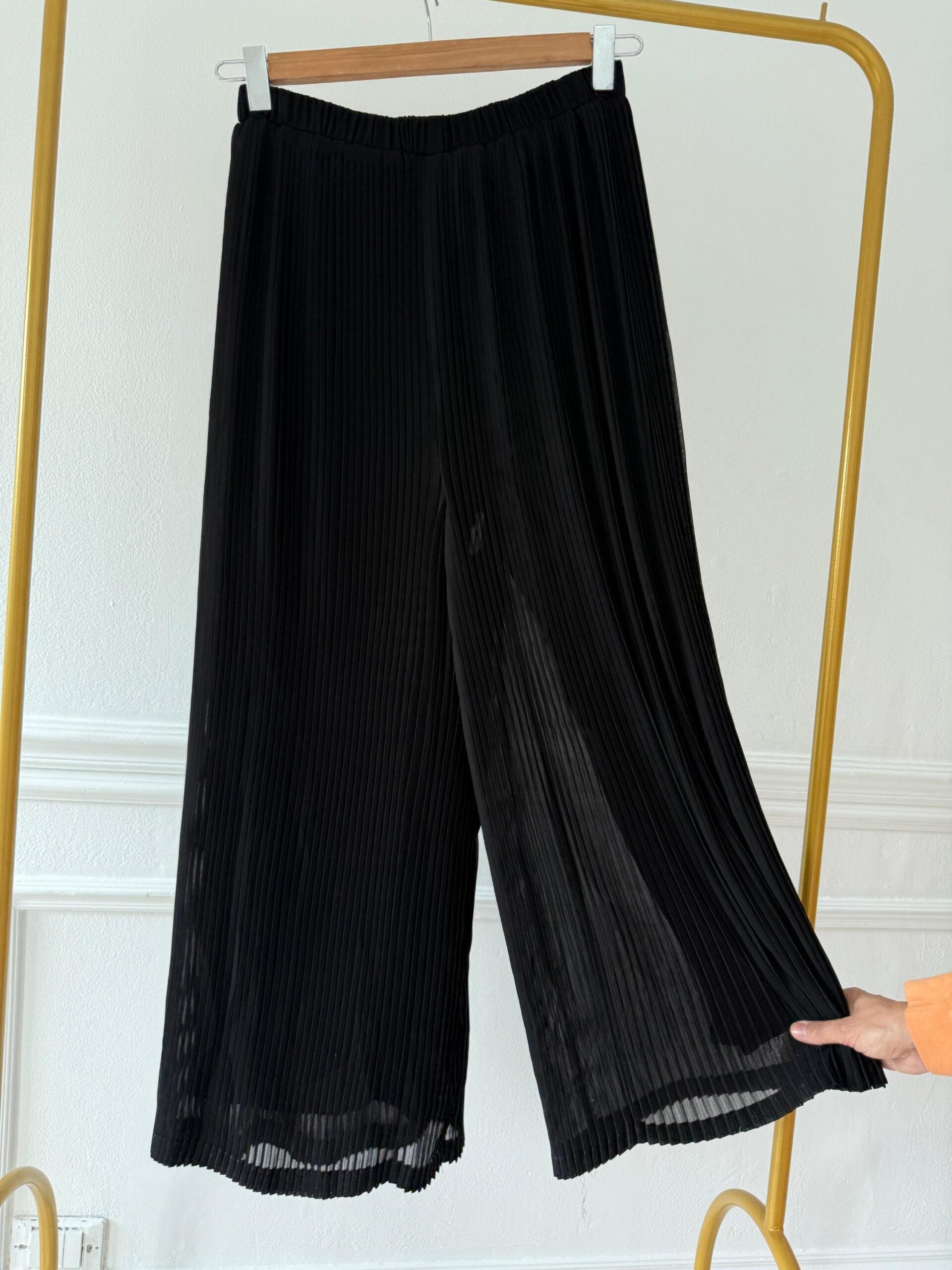 Plisse Wide Leg Pants - Black - Amenaa