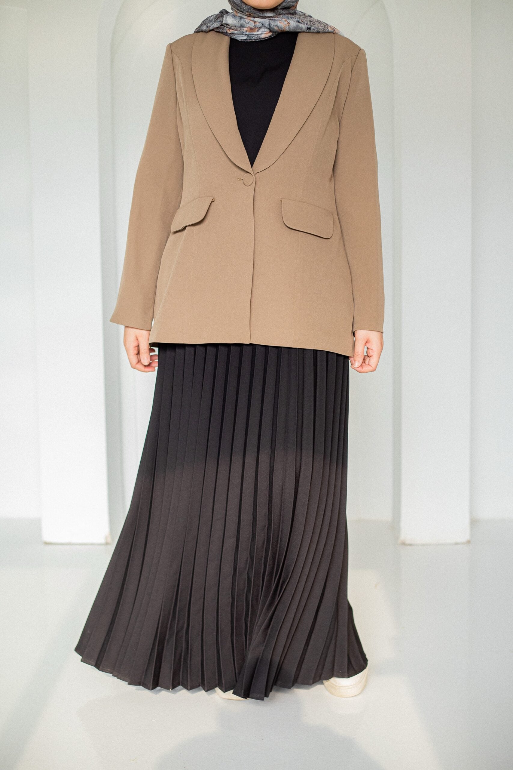 Classic Blazer - Dark Beige - Amenaa