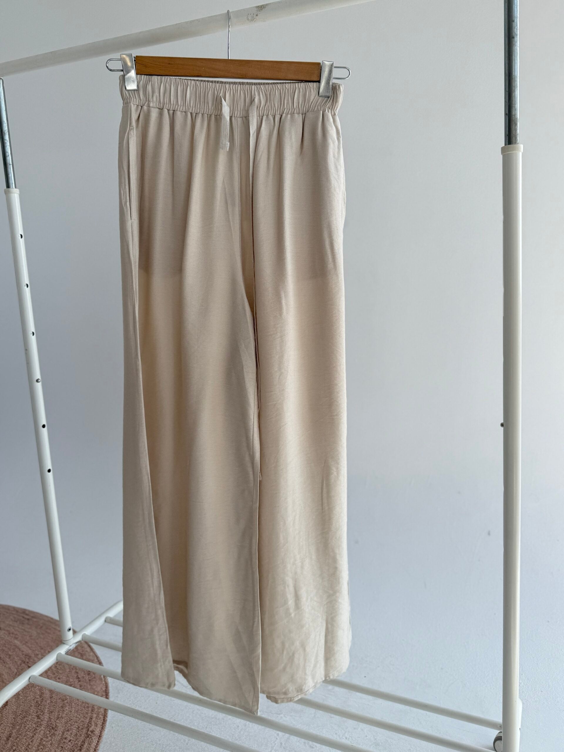 Beige wide leg pants - Amenaa
