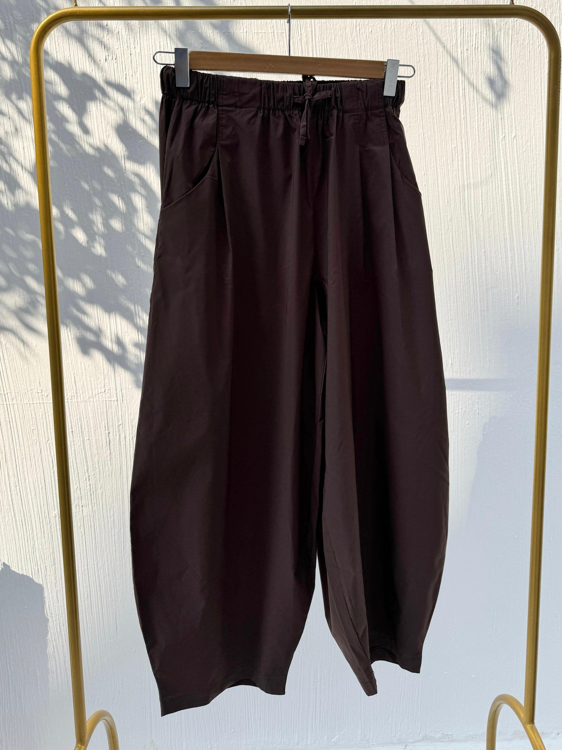 Amenaa balloon pants in lightweight fabric, featuring a relaxed fit with elastic waistband and cuffed hems, stylish and comfortable.