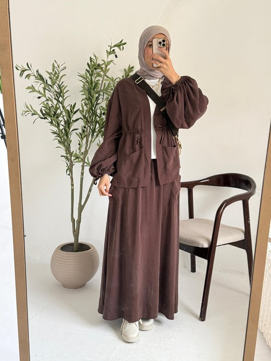 Image of Amenaa Modest Set 27/12/1 featuring a modest, stylish clothing ensemble with layered fabric and elegant design details.