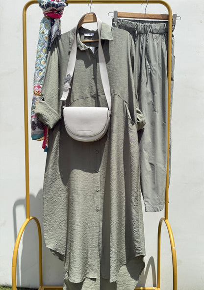 Amenaa shirt dress with a relaxed fit in lightweight fabric, featuring a collar, buttons, and short sleeves.