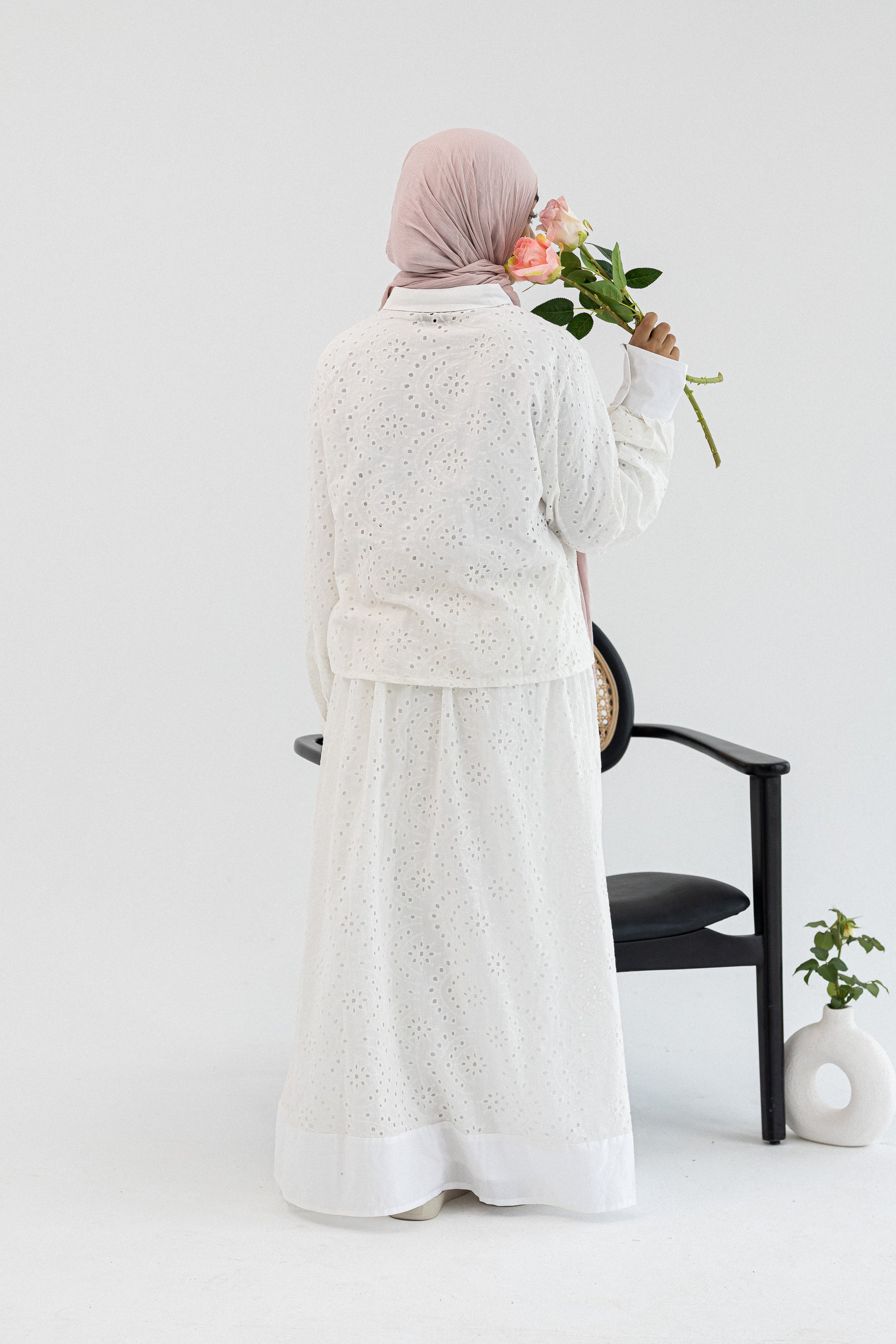 Amenaa Rokama skirt set featuring a stylish top and matching skirt, displayed on a model with a modern, casual look.