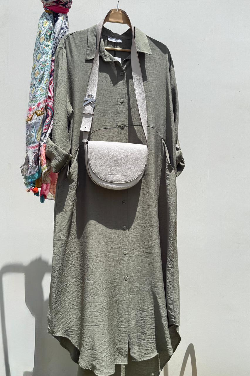 Amenaa shirt dress with a relaxed fit, featuring a collar, button details, and a knee-length design, shown on a model.