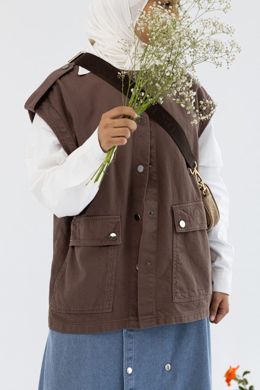 Amenaa new gabardine vest in classic style with tailored fit, featuring a smooth fabric and structured design.