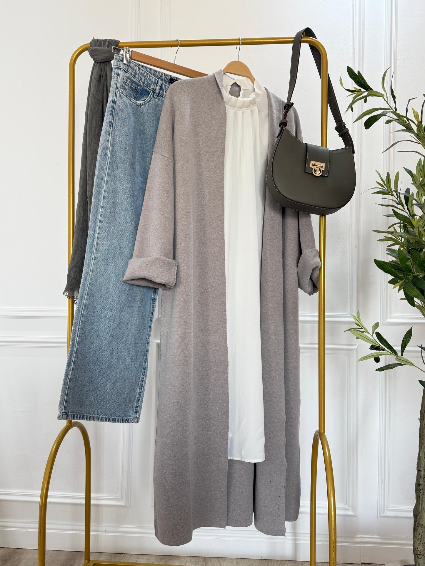 Soft Wool Cardigan - Amenaa