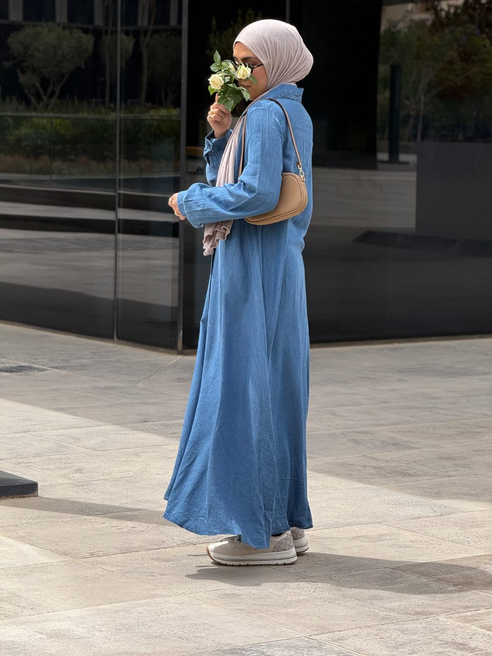Amenaa maxi denim dress featuring a sleeveless design with a fitted waist and flowing skirt, perfect for casual summer wear.