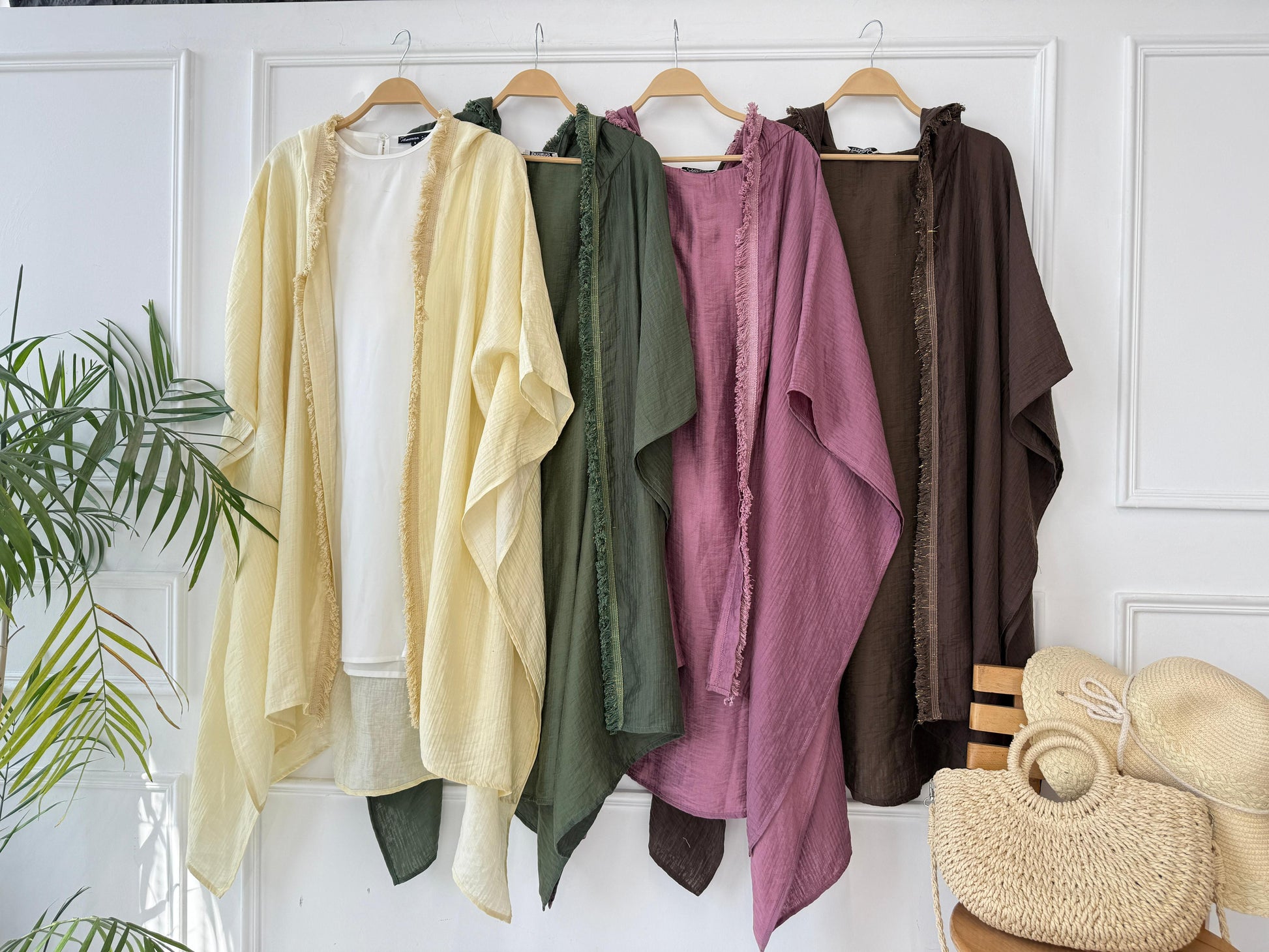 Amenaa Summer Kimono in size 40/41, lightweight fabric with floral pattern, flowing design perfect for warm weather.
