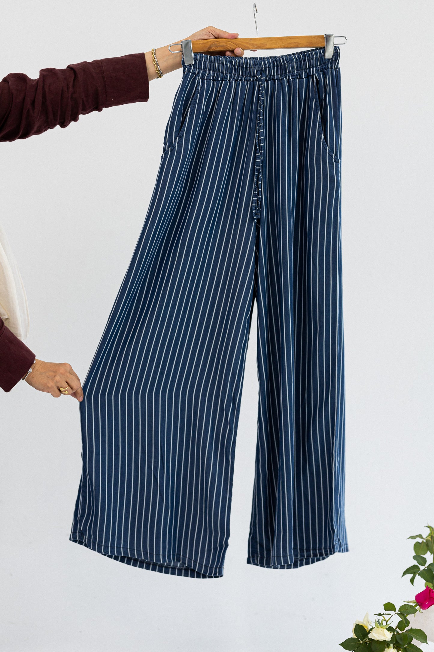 Amenaa striped pants in size 42 with vertical black and white stripes, made from comfortable fabric.