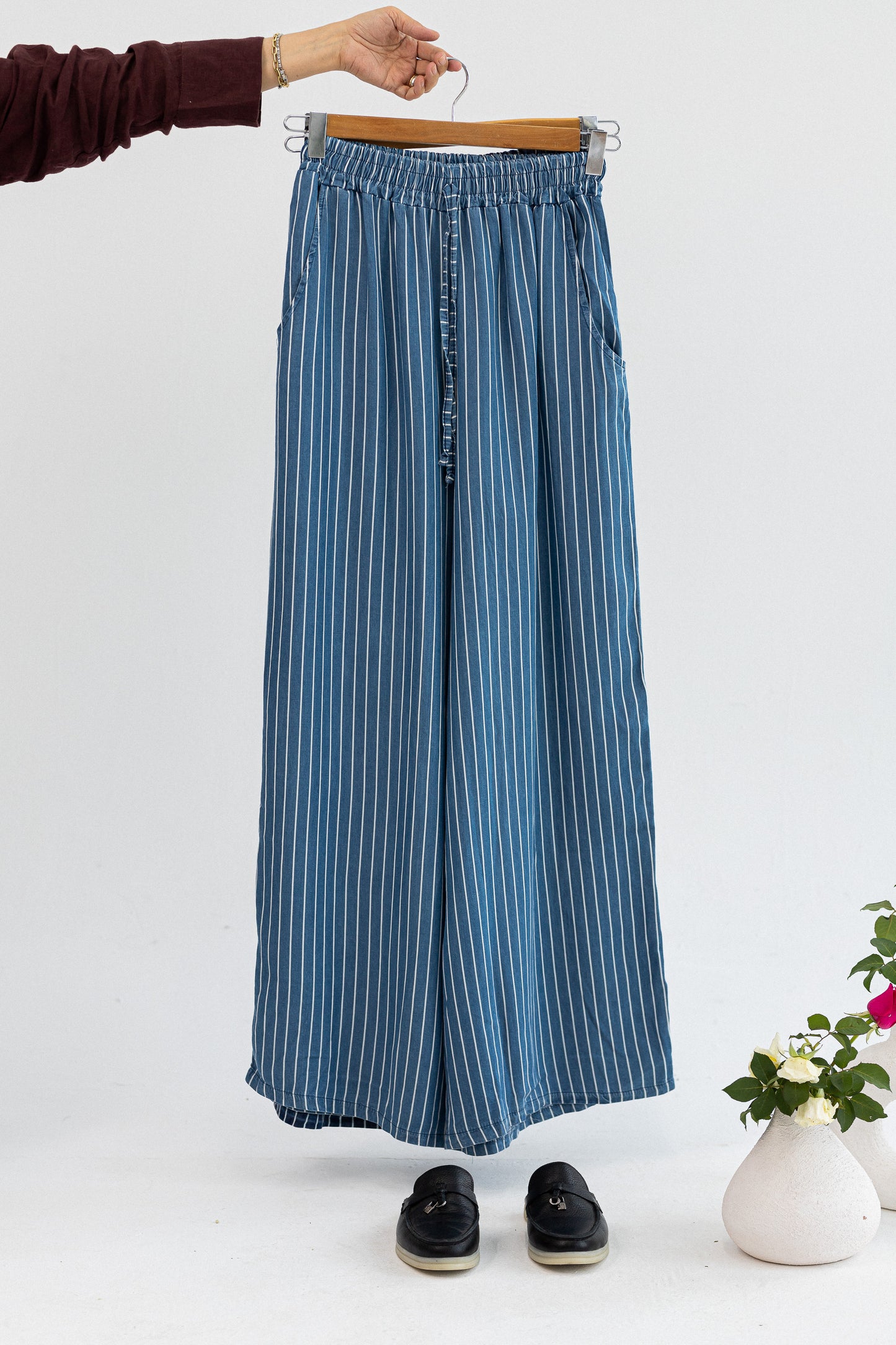 Amenaa striped pants in size 42/10 with a stylish, fitted design featuring bold vertical stripes and comfortable fabric.