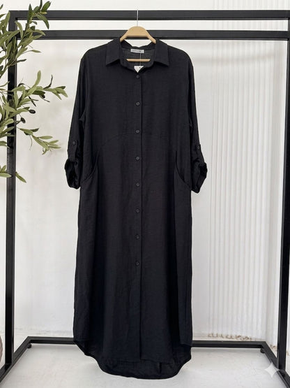 Amenaa shirt dress in light fabric with a collar and buttons, featuring a relaxed fit and short sleeves.