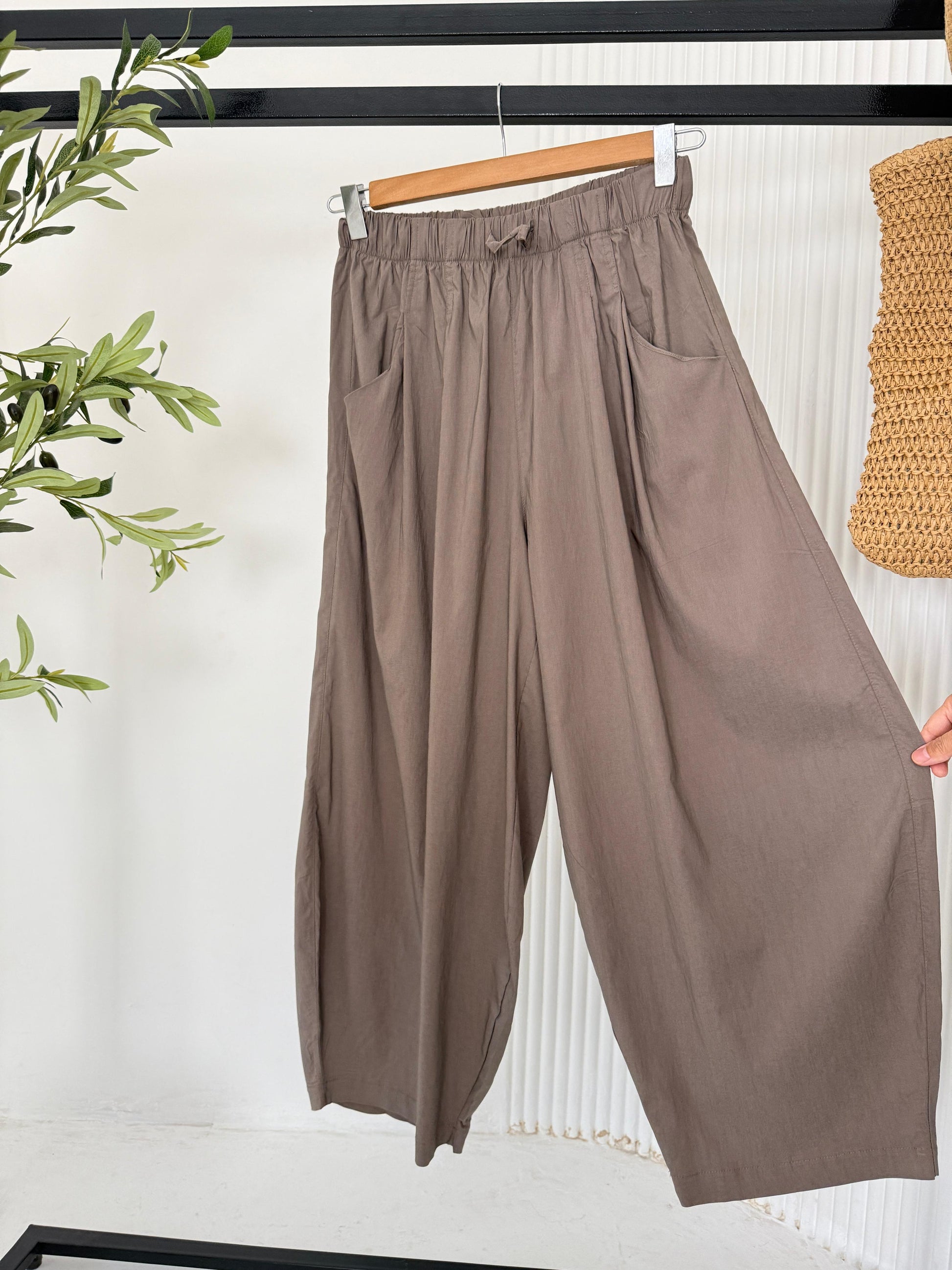 Amenaa balloon pants featuring a loose fit with gathered cuffs and a relaxed silhouette, shown in the image.
