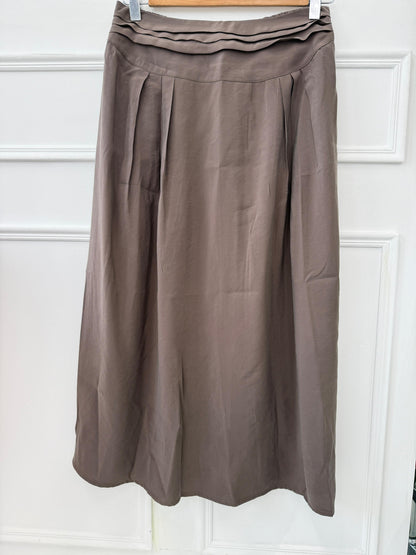 Amenaa new skirt in a stylish design, shown in a close-up image highlighting the fabric and fit.