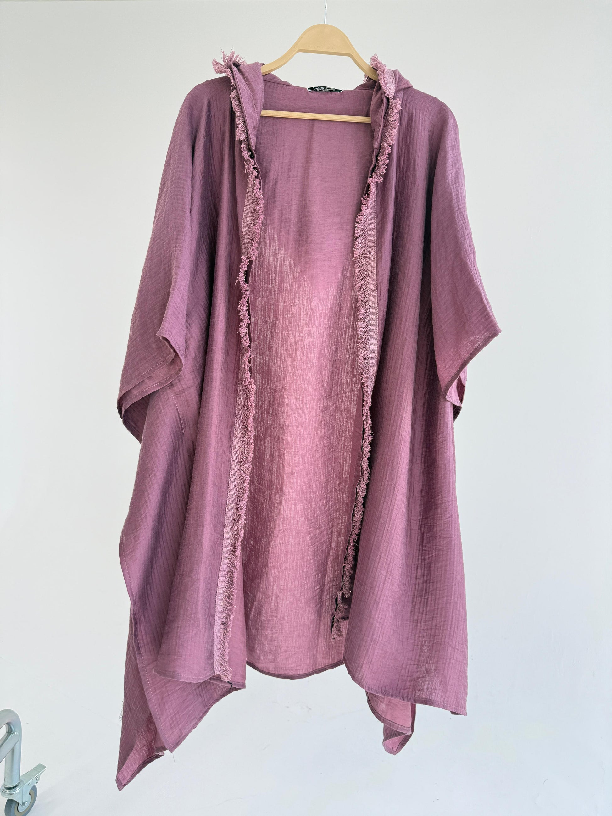 Light summer kimono by Amenaa in size 40/41, featuring soft fabric and elegant design perfect for warm weather wear.