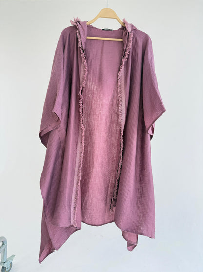 Light summer kimono by Amenaa in size 40/41, featuring soft fabric and elegant design perfect for warm weather wear.