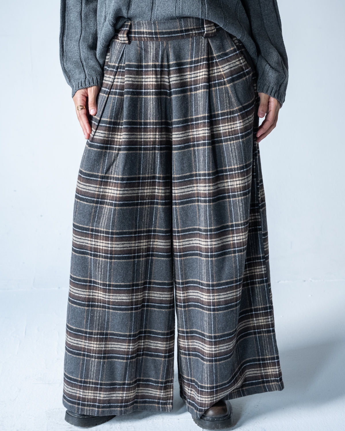 Checked Pants - Amenaa