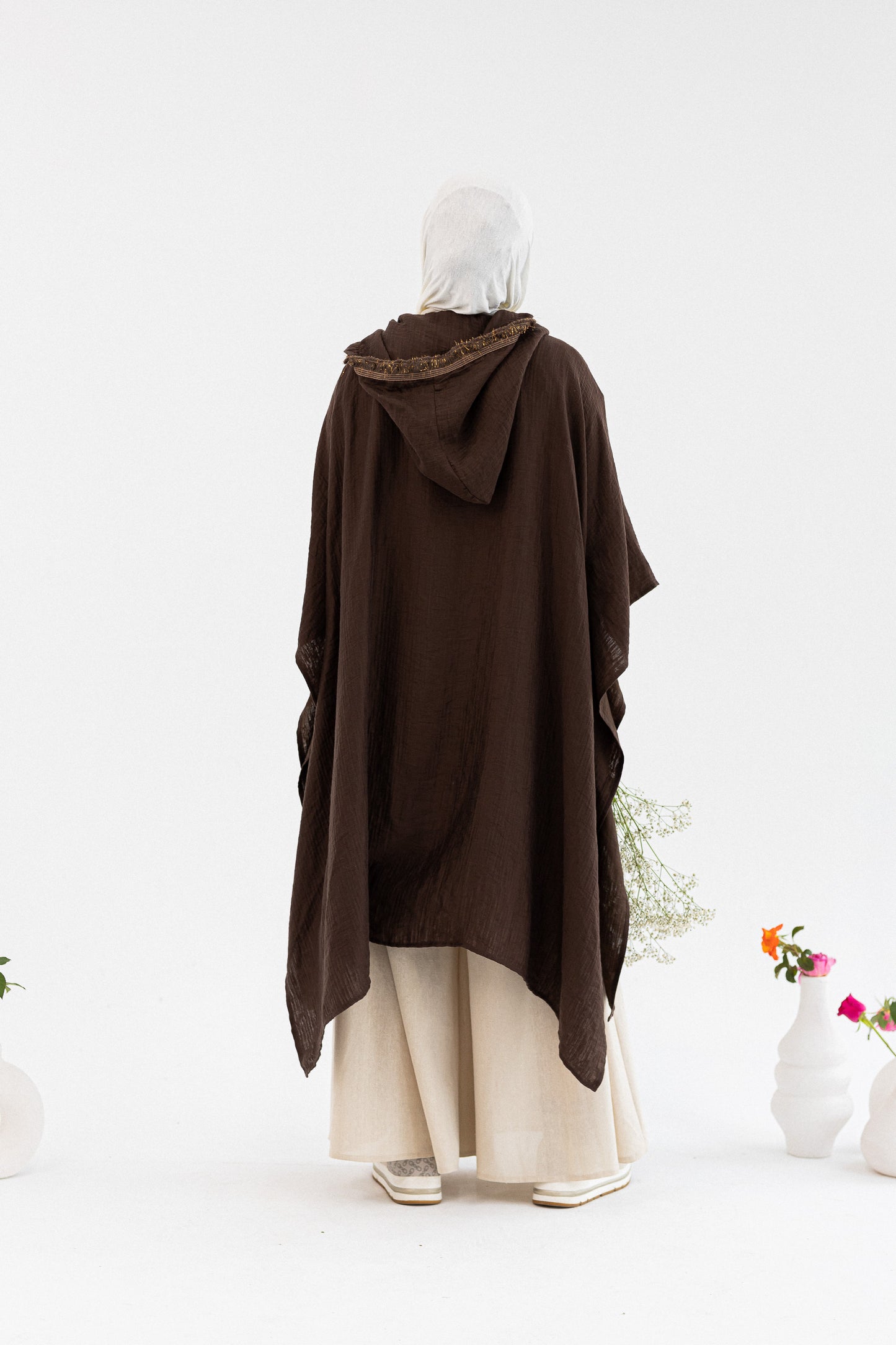 Amenaa summer kimono in size 40/41, featuring lightweight fabric with a floral pattern and open front design.