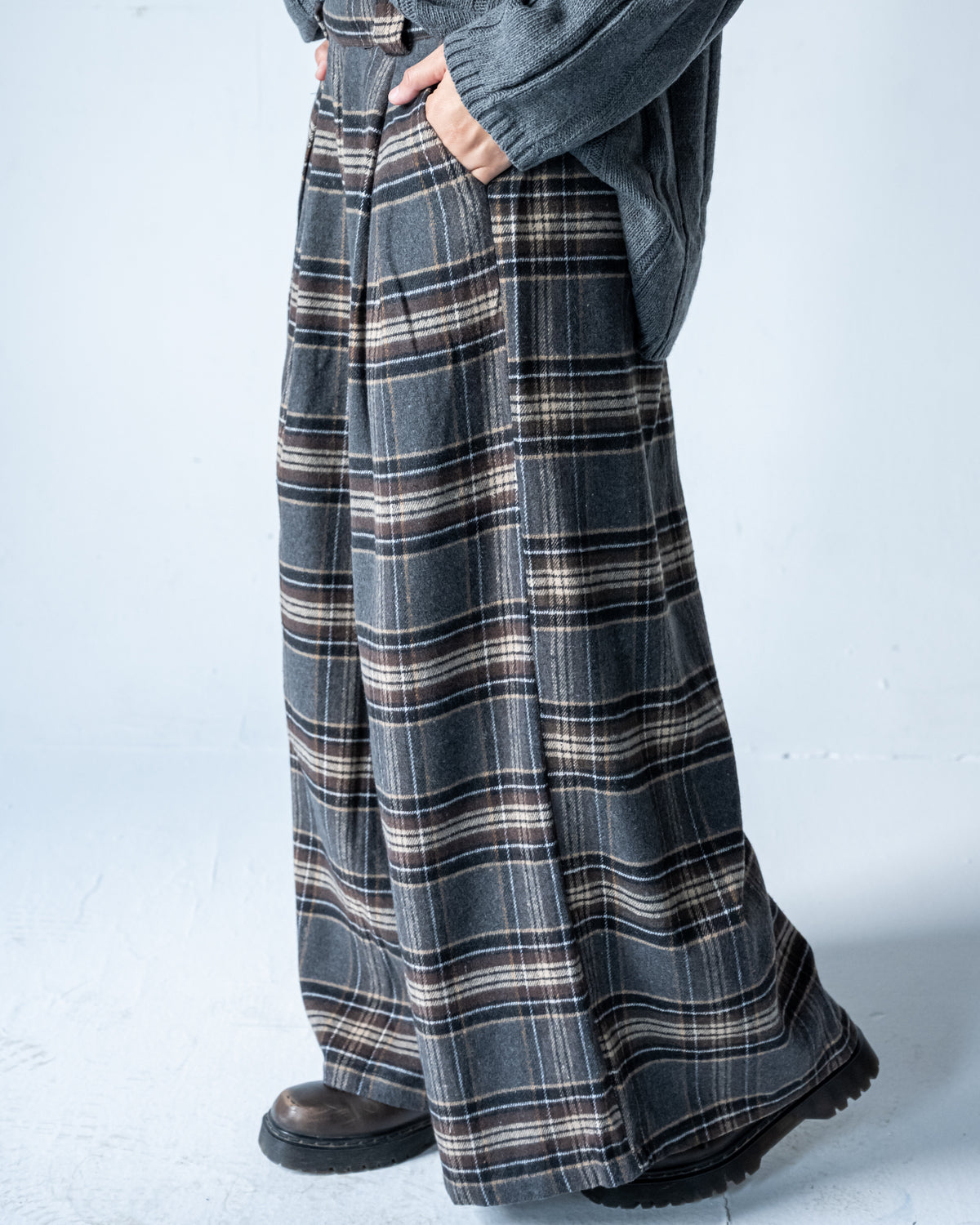 Checked Pants - Amenaa