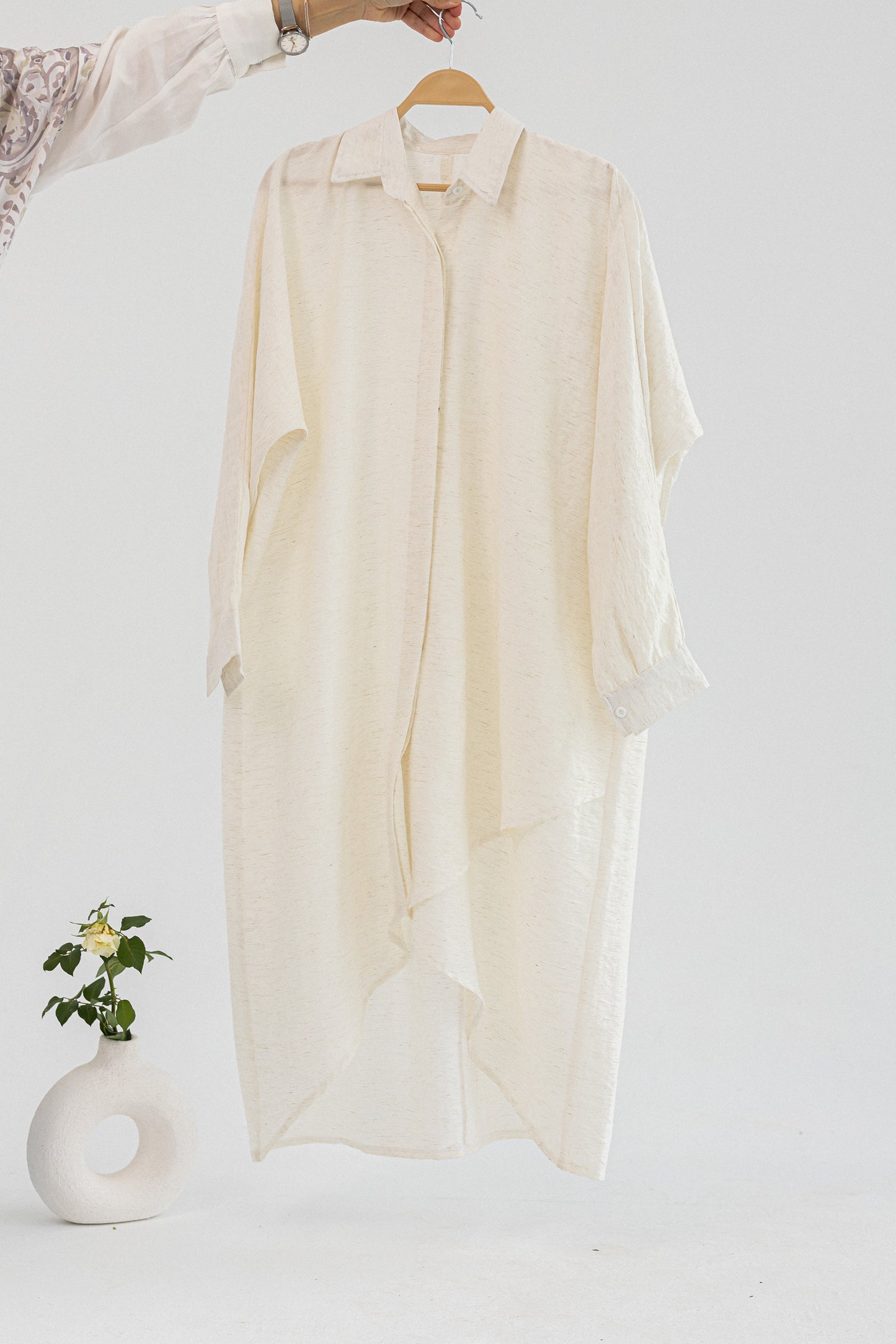 Amenaa Minimal Flow Tunic in 27/21/2 fabric, shown in a relaxed fit with a simple, elegant design.